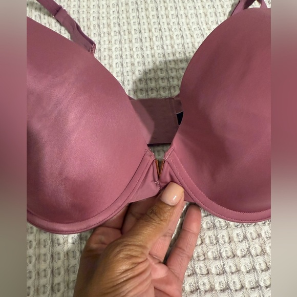 Victoria's Secret Purple T-Shirt Bra with Underwire Support - Picture 2 of 4